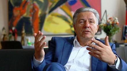 Klaus Wowereit in seinem Amtszimmer im Roten Rathaus.