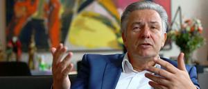 Klaus Wowereit in seinem Amtszimmer im Roten Rathaus.