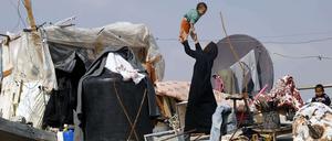 Die Zerstörungen nach dam Gaza-Krieg sind noch überall sichtbar, viele Menschen leben in Behelfsunterkünften.