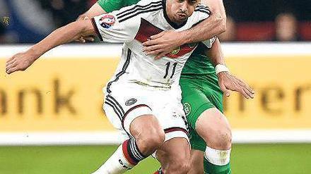 Ins Vakuum gesprintet. Nach dem Rücktritt von Miroslav Klose überzeugte Außenstürmer Karim Bellarabi (vorne) bisher als einzige neue Offensivkraft im DFB-Team.