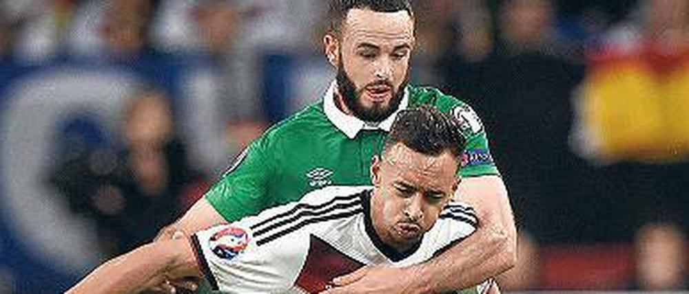 Ins Vakuum gesprintet. Nach dem Rücktritt von Miroslav Klose überzeugte Außenstürmer Karim Bellarabi (vorne) bisher als einzige neue Offensivkraft im DFB-Team.