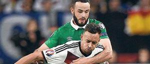 Ins Vakuum gesprintet. Nach dem Rücktritt von Miroslav Klose überzeugte Außenstürmer Karim Bellarabi (vorne) bisher als einzige neue Offensivkraft im DFB-Team.