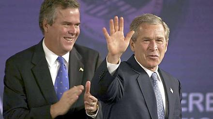 Geroge Bush bringt seinen jüngeren Bruder Jeb im Kampf ums Weiße Haus in Stellung.