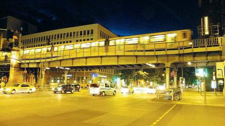 Aufwärts. Der Aufzug am U-Bahnhof Bülowstraße funktioniert wieder. 