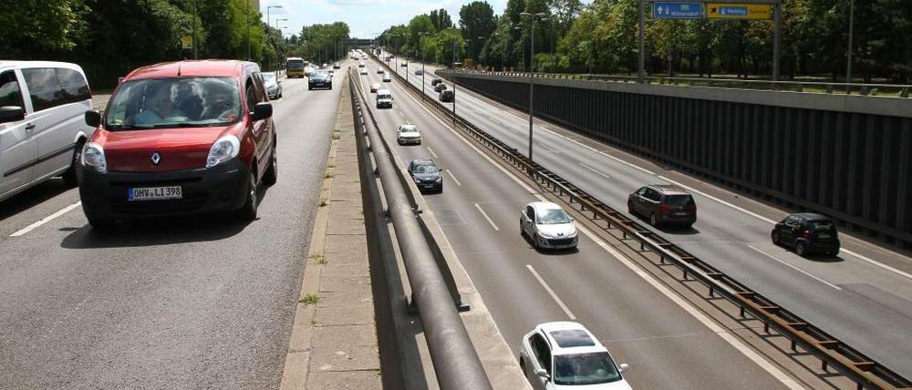 Nadelöhr Heckerdamm. Im Sommer wurde hier in der Senke noch gebaut. Bald können wieder Arbeiter anrücken.