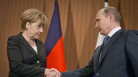 Kanzlerin Angela Merkel will den russischen Präsidenten Wladimir Putin wegen des Ukraine-Konflikts treffen.