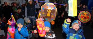 Am Martinstag ziehen die Kinder wieder mit ihren Laternen durch die Stadt.
