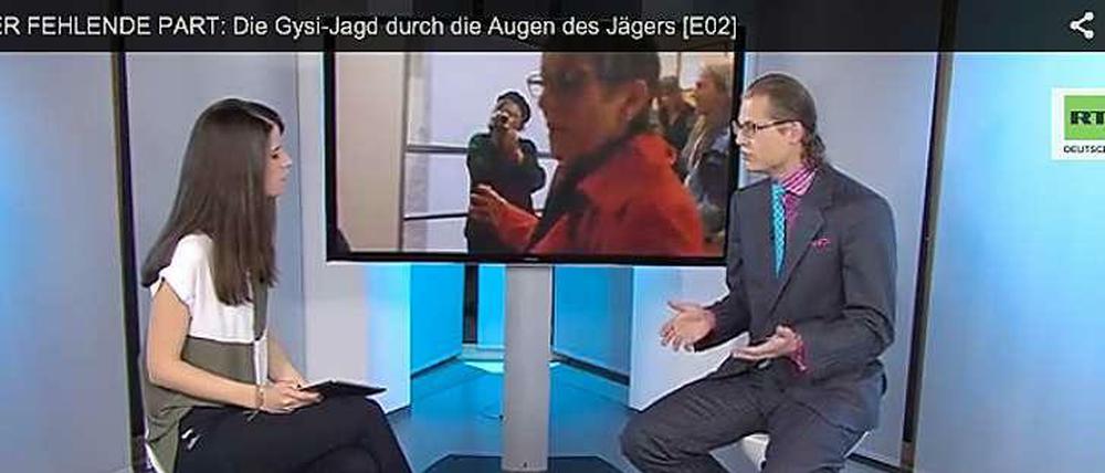 Als "Frontline-Reporter aus dem Bundestag" kündigt die RT-Moderatorin den Journalisten Martin Lejeune an