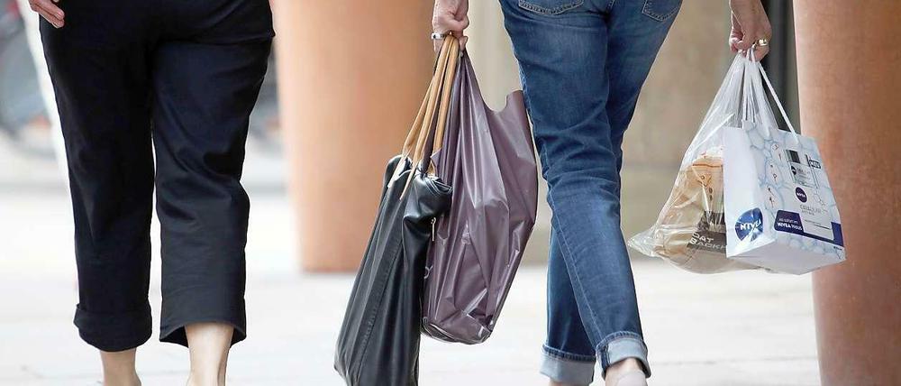 Sinkende Energiepreise sind ein Grund dafür, dass Verbraucher mehr Geld in der Tasche haben.