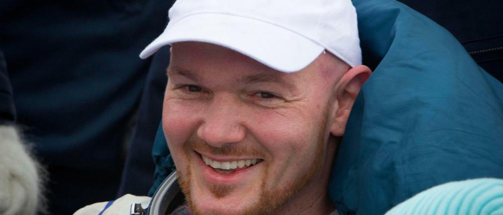 Geschafft. Der deutsche Astronaut Alexander Gerst, unmittelbar nach seiner Landung am Montag in der kasachischen Steppe. Fast ein halbes Jahr hat er im All zugebracht.