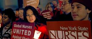 Besseren Schutz vor Ebola fordern Krankenschwestern und Pflegekräfte in den USA, hier in New York.