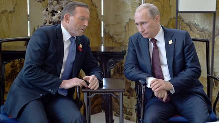 Der russische Präsident Wladimir Putin (rechts) mit dem australischen Premierminister Tony Abbott am Rande des Apec-Gipfels in Peking.