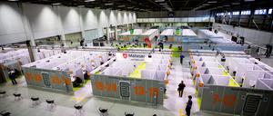 ARCHIV - 27.05.2021, Berlin: Die Halle des Corona-Impfzentrums Messe Berlin. (zu dpa: Zwei Berliner Corona-Impfzentren noch einige Monate in Betrieb) Foto: Christoph Soeder/dpa +++ dpa-Bildfunk +++