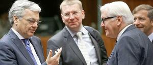 Suche nach Lösungen: Der deutsche Außenminister Frank-Walther Steinmeier (rechts) und seine europäischen Amtskollegen.