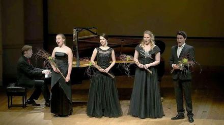 Nachwuchssänger: Monika Rydzkowski (Sopran), Elsa Dreisig (Mezzosopran), Annika Schlicht (Mezzosopran), Sebastian Seitz (Bariton) und ihr Pianist Manuel Lange im Kleinen Saal des Konzerthauses.