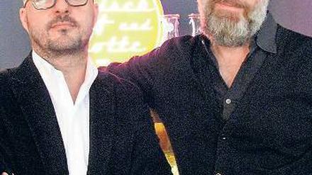 Patrick Thommel und Jörg Hennerich verkaufen altbewährte Küchenutensilien. 
