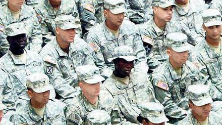 Der Krieg als bürokratischer Akt. US-Soldaten im Jahr 2007, bei einer Zeremonie in Camp Victory bei Bagdad.