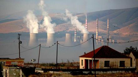 Das Braunkohlekraftwerk im griechischen Ptolemais gehört zu den umstrittenen Finanzierungsgeschäften der bundeseigenen KfW-Bank. Ob die KfW solche Projekte auch künftig finanziert, ist am Montagmorgen Thema einer Staatssekretärsrunde.