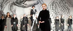 Szene aus "Betulia libarata" mit (v.l.n.r.) Robin Johannsen (Amital), Anicio Zorzi Giustiniani (Ozìa, auf der Leiter), Michael Ihnow (Chronist), Bettina Ranch (Giuditta) und dem Chor 