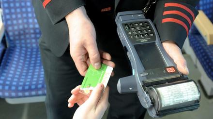 Wer keine gültige Fahrkarte vorweisen kann, muss bald 60 Euro anstelle der bisherigen 40 bezahlen.