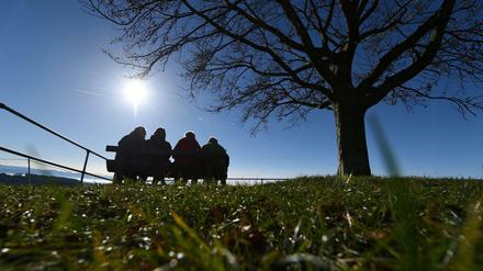 Ungewöhnlich mild. Der November ist wesentlich wärmer als üblich. Bislang liegt die Temperatur gut zwei Grad über dem Durchschnitt, teilt der Deutsche Wetterdienst mit. 
