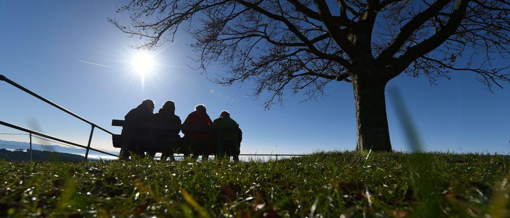 Ungewöhnlich mild. Der November ist wesentlich wärmer als üblich. Bislang liegt die Temperatur gut zwei Grad über dem Durchschnitt, teilt der Deutsche Wetterdienst mit.