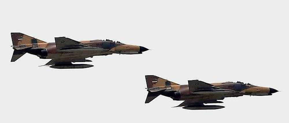 Iranische Kampfflugzeuge bei einer Militärparade im April 2010 (Symbolbild).