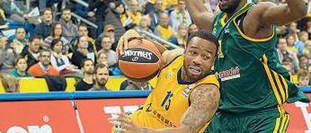 Straucheln oder vorbeiziehen? Redding (l.) und Alba siegten im Hinspiel klar.