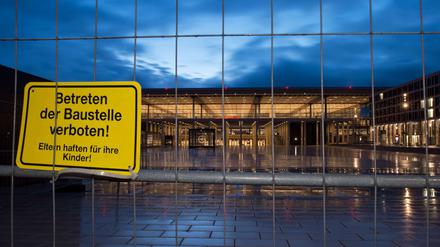 Die Dauerbaustelle BER braucht dringend einen entschlossenen Aufsichtsrat - doch die führenden und zuständigen Politiker ducken sich weg.