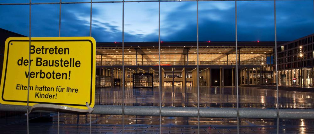 Die Dauerbaustelle BER braucht dringend einen entschlossenen Aufsichtsrat - doch die führenden und zuständigen Politiker ducken sich weg.
