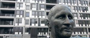 Im Schatten von Bertolt Brecht. Das neue Haus am Platze ist fertig.