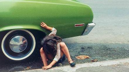 Helen Levitts „Spider Girl“, New York 1980, zu sehen in der Sammlung des Rijksmuseums.
