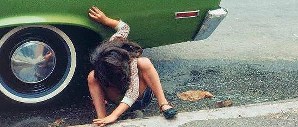 Helen Levitts „Spider Girl“, New York 1980, zu sehen in der Sammlung des Rijksmuseums.