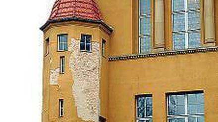 Da fehlt mehr als Farbe. Zum Beispiel das Fichtenberg-Gymnasium in Steglitz ist mehr als sanierungsbedürftig. 