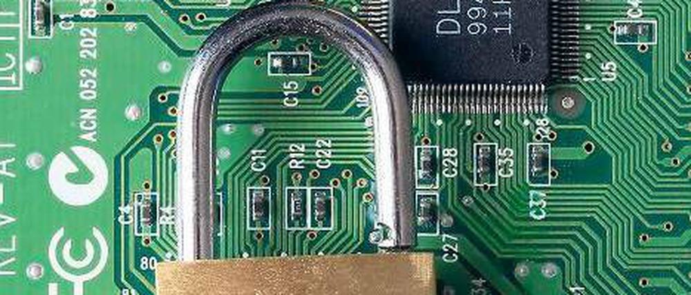 Hilft nicht. Mit herkömmlicher Sicherheitstechnik ist im digitalen Zeitalter wenig anzufangen. Vor allem kritische Infrastruktur braucht einen besonderen Schutz. 