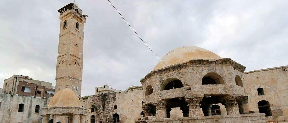 Die Große Moschee von Maaret al-Naaman in der Provinz Idlib im Norden Syriens. Dieser Ort ist seit zwei Jahren in der Hand der bewaffneten Opposition. Die Moschee wurde bei Bombardierungen beschädigt. In der Stadt schützen aber die Regierungsgegner das örtliche Museum, das in ganz Syrien für seine Mosaike berühmt ist.