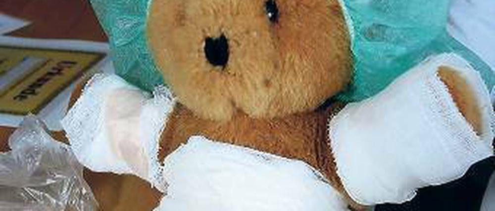 Manchmal ein echter Trost: ein Teddy für kranke Kinder.