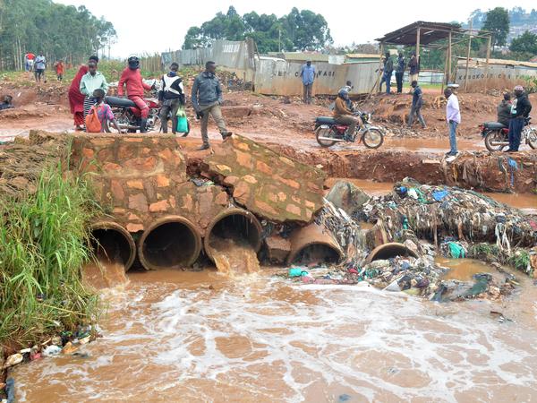 Die Klimakrise führt dazu, dass es in Uganda häufiger zu starken Regenfällen und Überschwemmungen kommt. Hier ein Bild aus dem Jahr 2021.