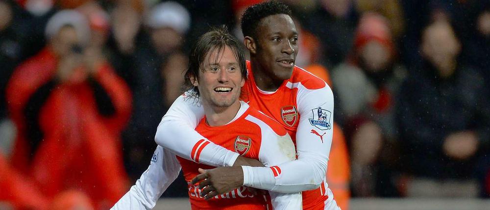 Tomas Rosicky (links) und Danny Welbeck feiern das zweite Arsenal-Tor beim 2:1-Sieg am Boxing Day gegen die Queen's Park Rangers.