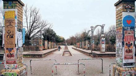 Quer durch den Görlitzer Park würde eine Straßenbahn fahren, ginge es nach dem Bezirk Friedrichshain-Kreuzberg. Für den Senat aber hat die Idee keine Priorität. 