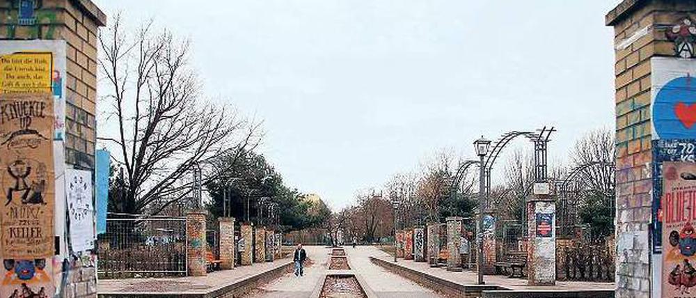 Quer durch den Görlitzer Park würde eine Straßenbahn fahren, ginge es nach dem Bezirk Friedrichshain-Kreuzberg. Für den Senat aber hat die Idee keine Priorität.