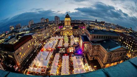 Weiter festlich. Auf dem Gendarmenmarkt weihnachtet es bis ins neue Jahr hinein.
