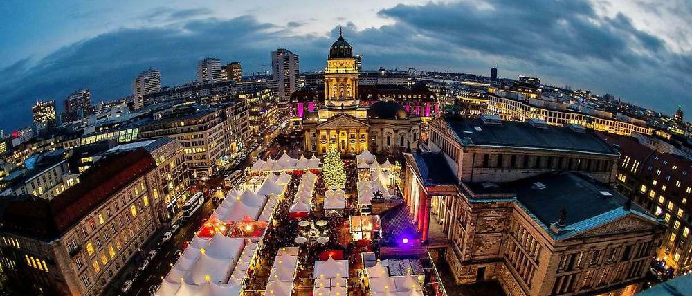 Weiter festlich. Auf dem Gendarmenmarkt weihnachtet es bis ins neue Jahr hinein.