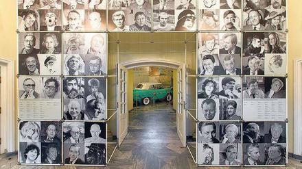 Gesichter der Stadt. Die aktuelle „West: Berlin“-Ausstellung im Ephraim-Palais versammelt auf dieser Collage „das Personal West-Berlins“. 