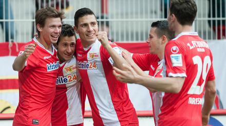 Die Spieler des 1. FC Union Berlin um Kapitän Damir Kreilach (Mitte) sind derzeit gut in Form.