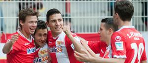 Die Spieler des 1. FC Union Berlin um Kapitän Damir Kreilach (Mitte) sind derzeit gut in Form.