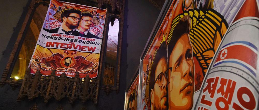 "Interview"-Filmplakate. Vielleicht wird's ja doch noch was mit dem Erfolg.
