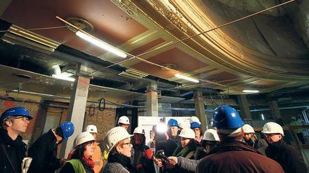 Der Bauausschuss des Abgeordnetenhauses besuchte am 3. Dezember 2014 die Staastsopernbaustelle.