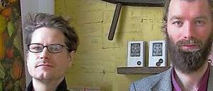 Die Gründer von Belyzium - Florian Schülke und Klaus Boesl - fertigen Schokolade.