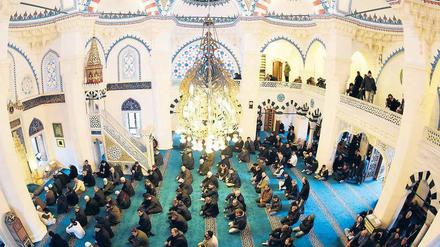 Prächtige Kulisse. In der Sehitlik-Moschee in Berlin verurteilte der Imam die Gewalttaten von Paris. 